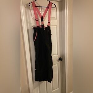 GuessSuedeAL,NorthFaceGirlsL,32HeatJacket AS,GapKidsL,SkiShirtAS, SkiPantGirlsXL